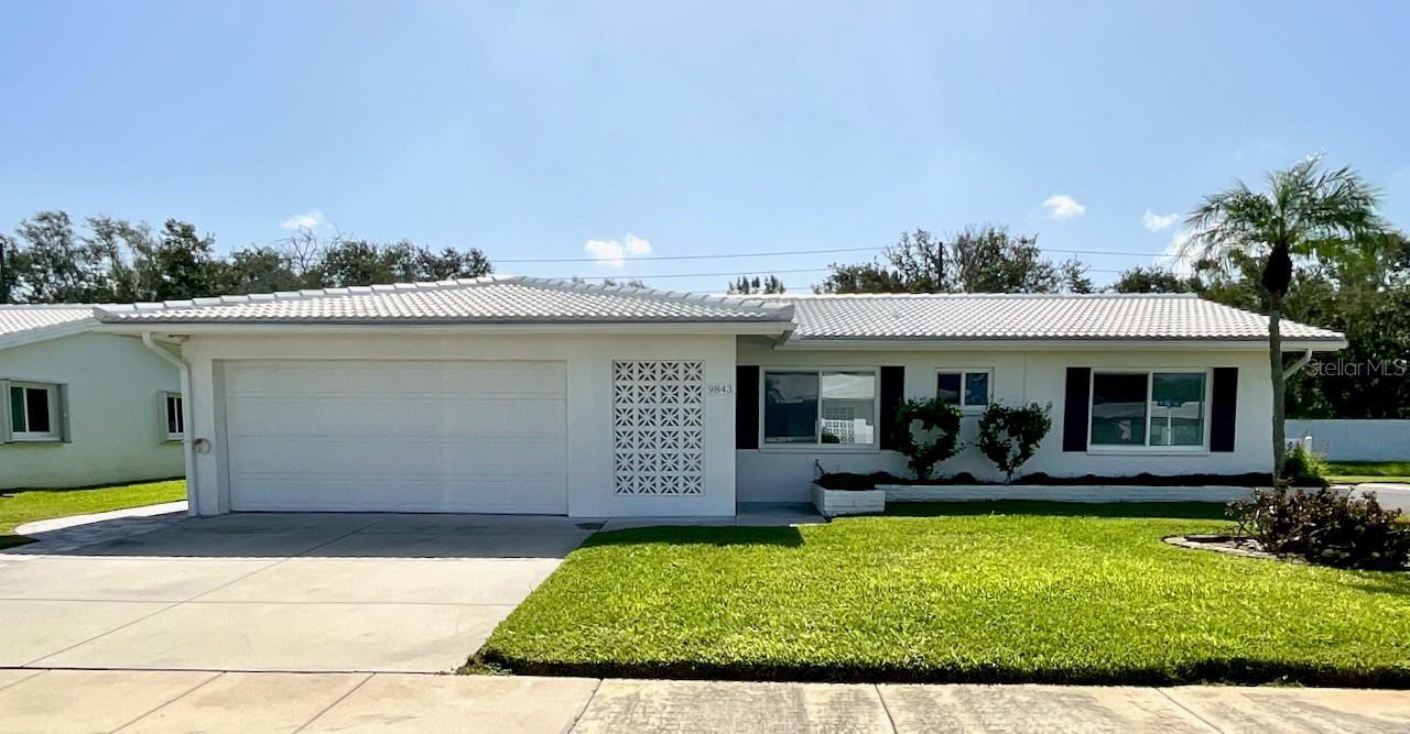 Property Photo: 9843 34th Way N 4 FL 33782