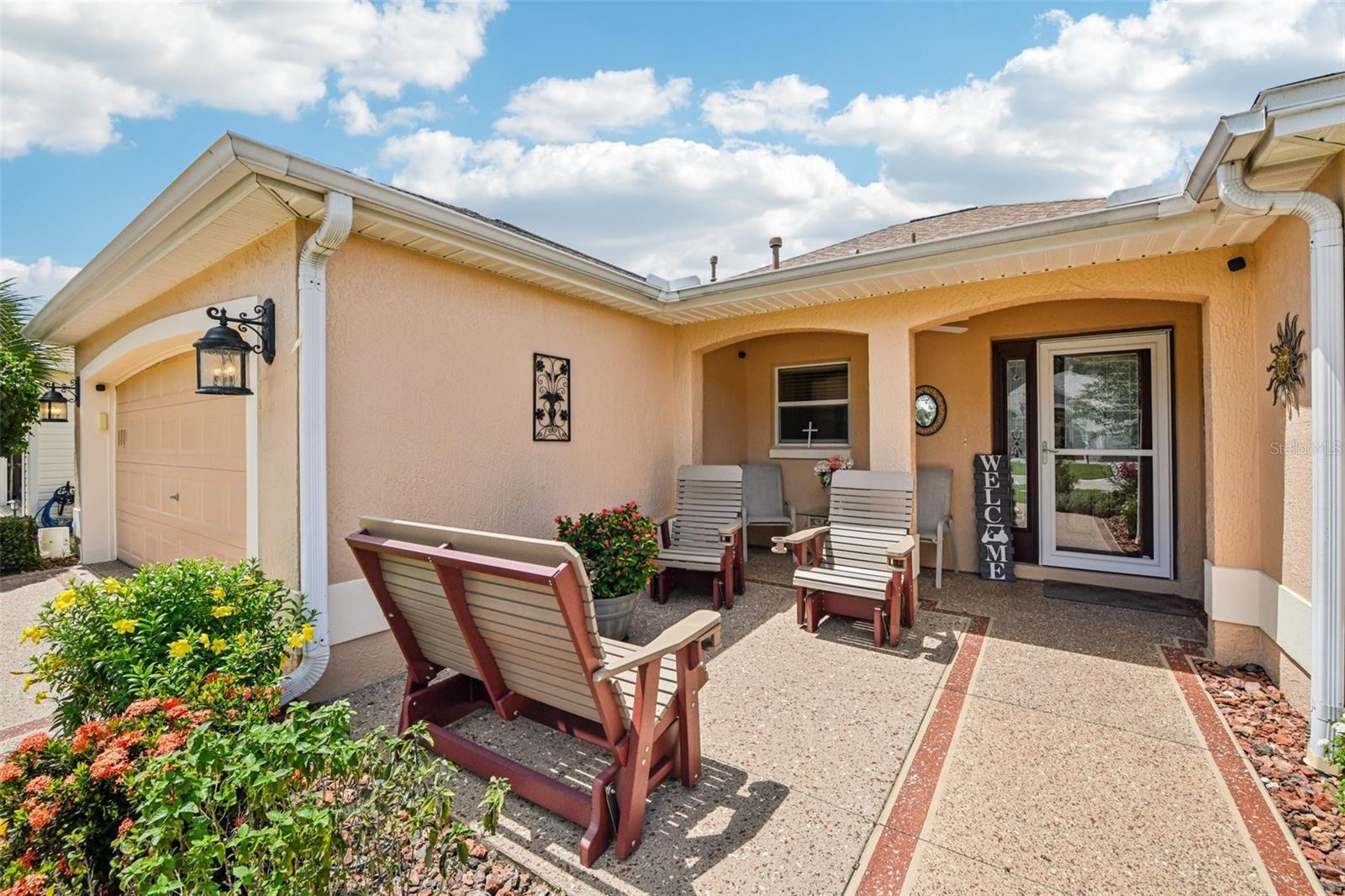 Property Photo: 2415 Morven Park Way FL 32162