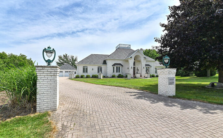Property Photo:  W289n4756 Wild Rose Ct  WI 53029 
