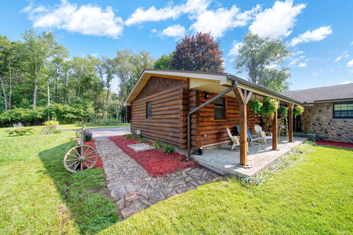 Property Photo:  2933 Robinson Road  MI 49203 