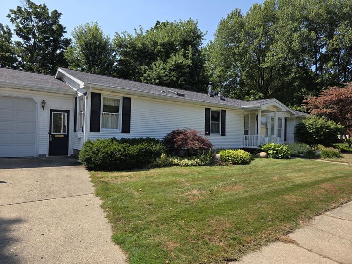 Property Photo:  121 N Decker Avenue  MI 49412 