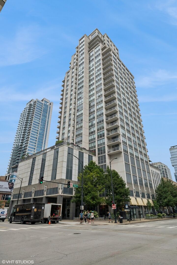 Property Photo: 200 W Grand Avenue 2303 IL 60654