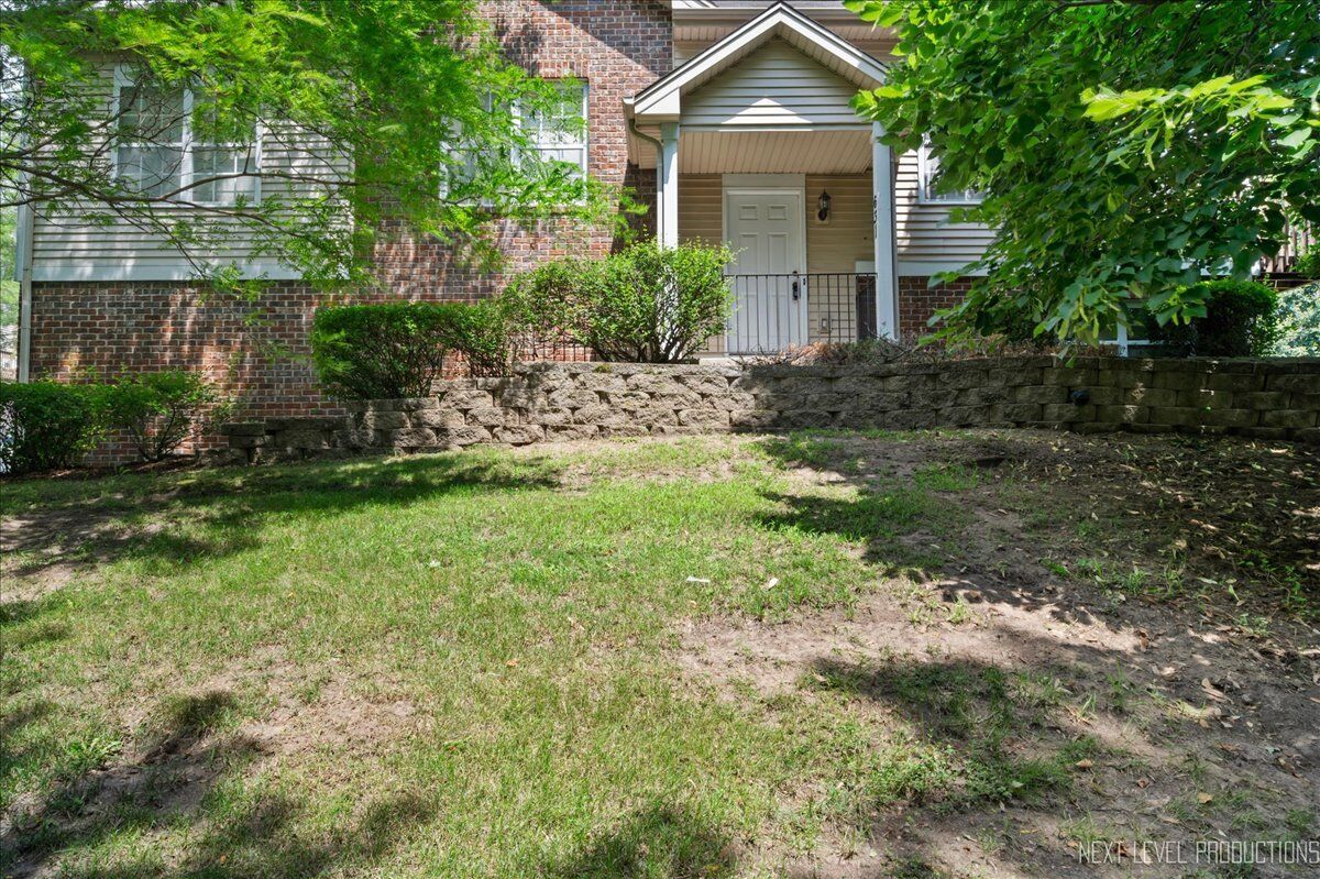 Property Photo:  631 E Willow Street 0  IL 60119 