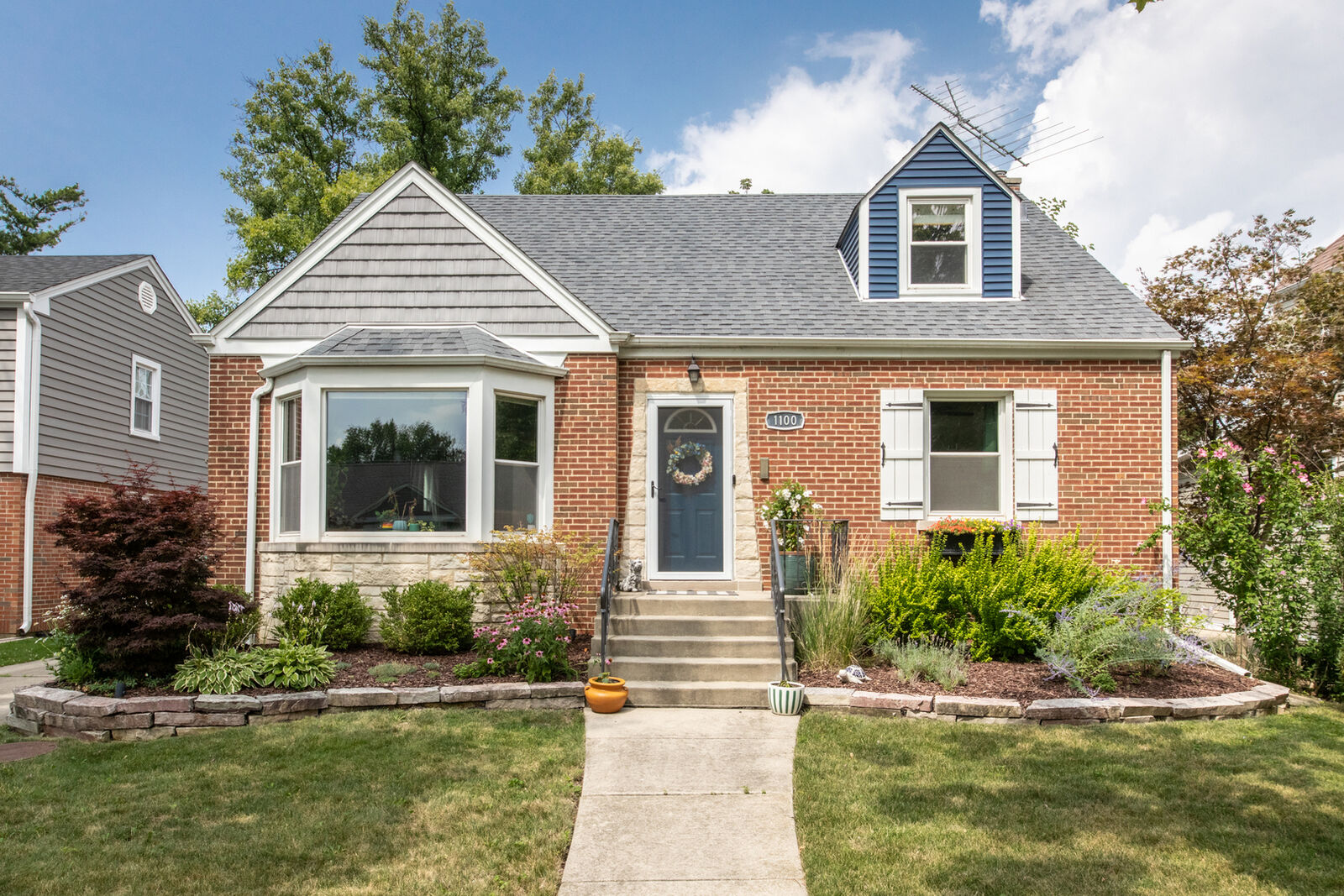 Property Photo:  1100 S Greenwood Avenue  IL 60068 