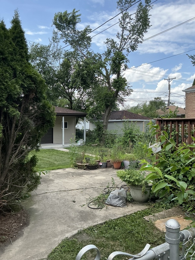 Property Photo: 12220 S La Salle Street IL 60628