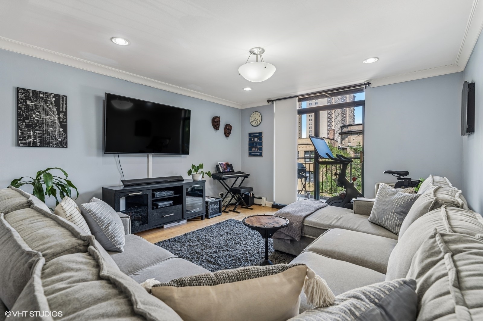 Property Photo:  3900 N Pine Grove Avenue 409  IL 60613 