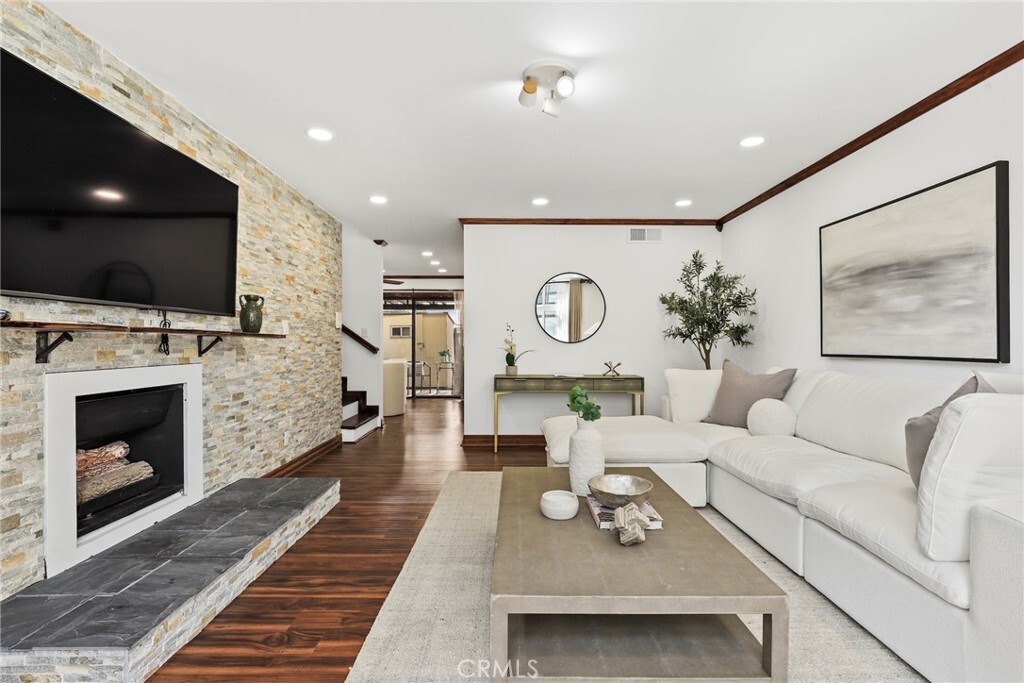 Property Photo: 3520 Maricopa Street 5 CA 90503