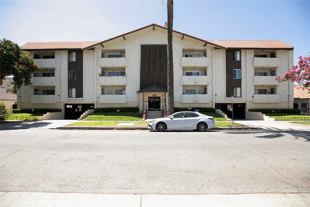 Property Photo: 1422 Rock Glen Avenue 210 CA 91205