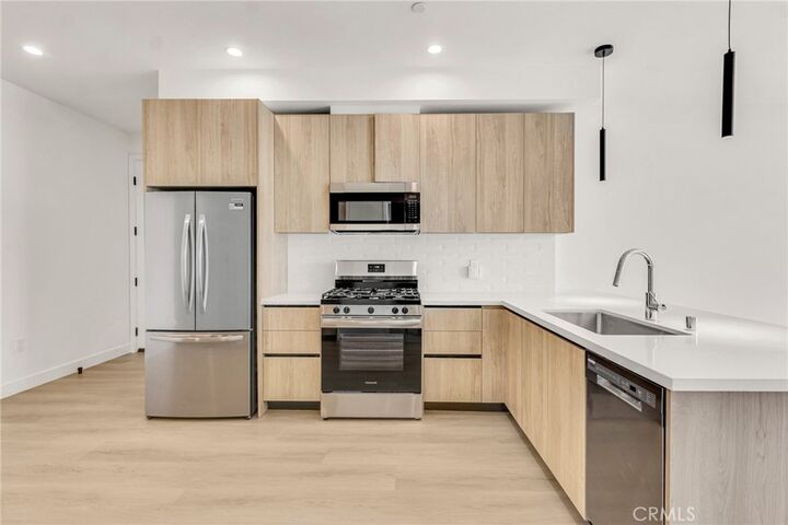 Property Photo:  848 N. Hayworth 303  CA 90046 