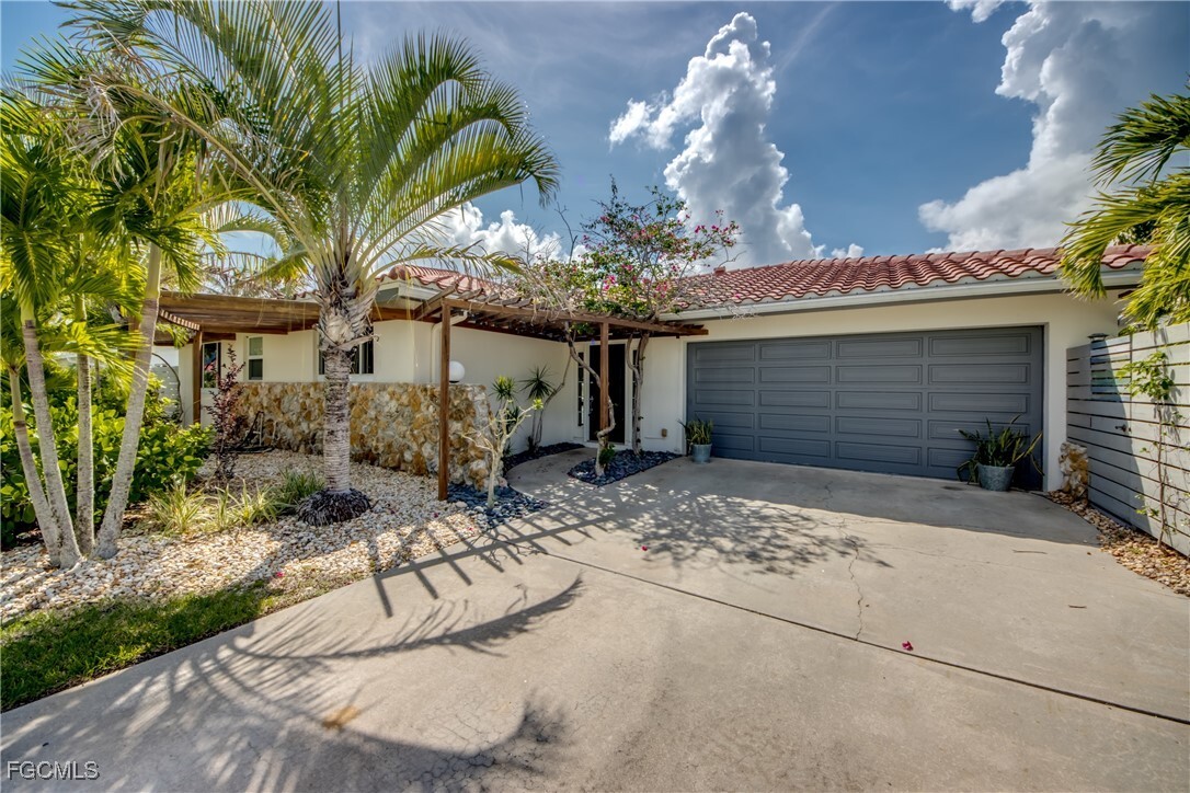 Property Photo:  2701 Bruce Street  FL 33993 