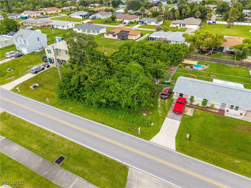 Property Photo:  21192 Quesada Avenue  FL 33952 