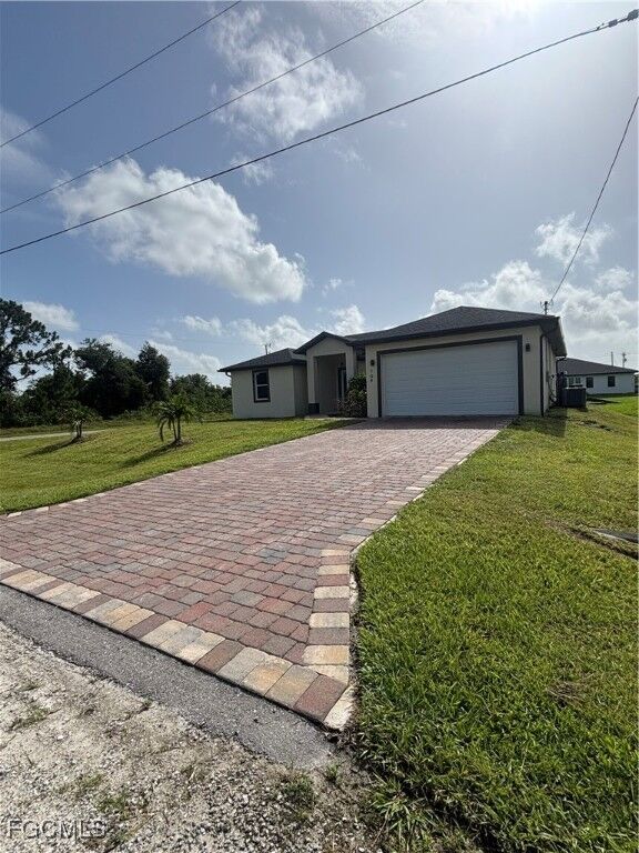 Property Photo:  104 Olive Circle  FL 33971 