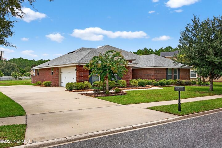 Property Photo:  7896 Dawsons Creek Drive  FL 32222