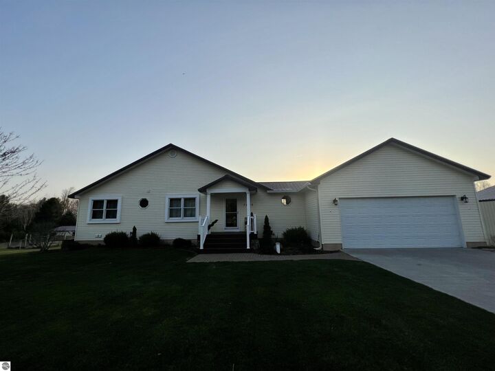 7495 Bennett Road  Williamsburg MI 49690 photo