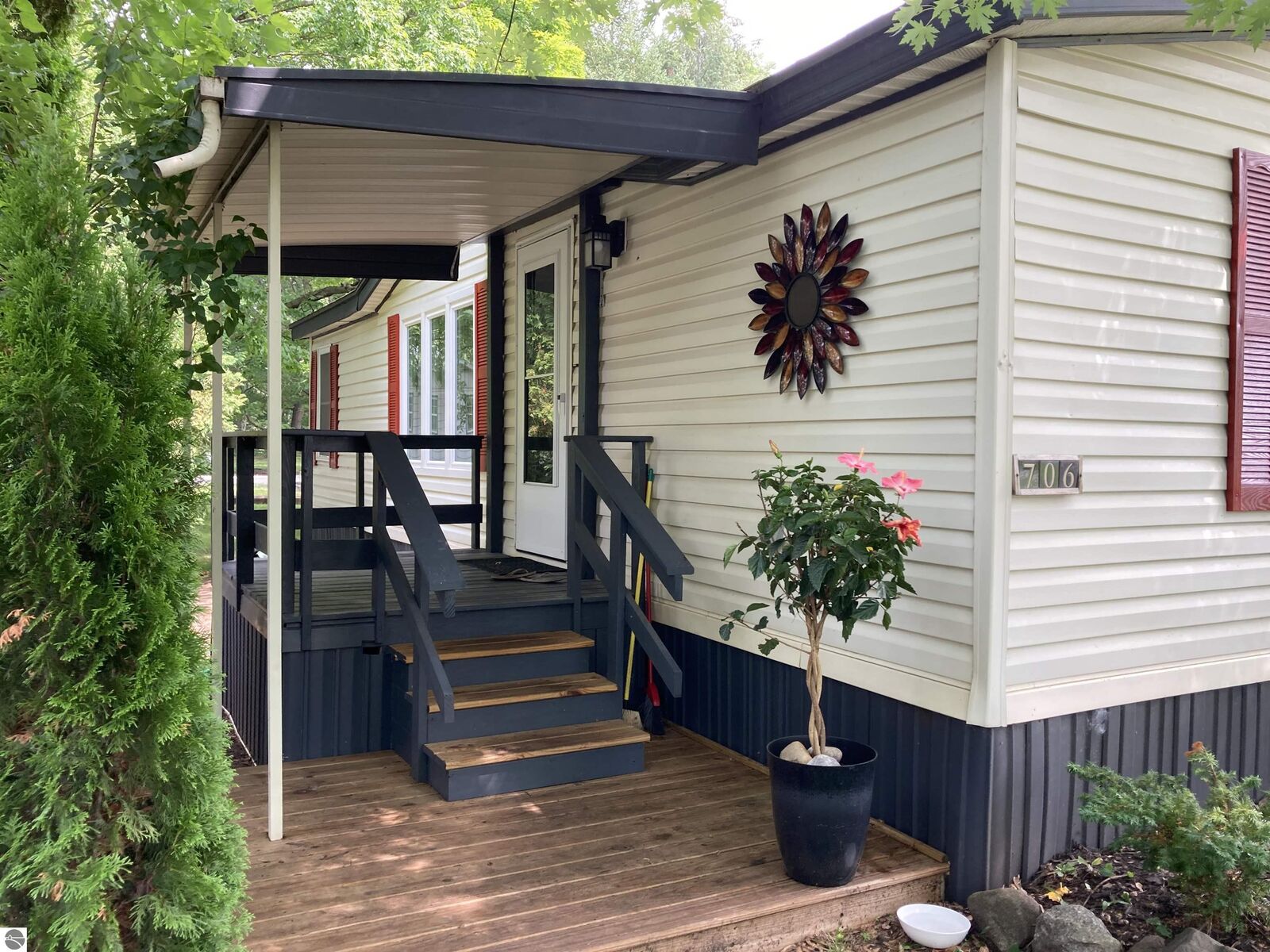 Property Photo: 706 Golfview Circle MI 49629