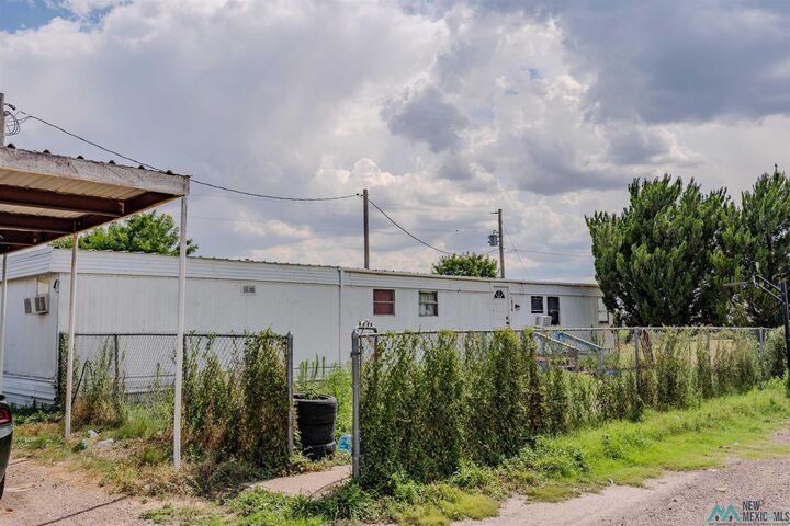 Property Photo: 674 S Roosevelt Road T NM 88130