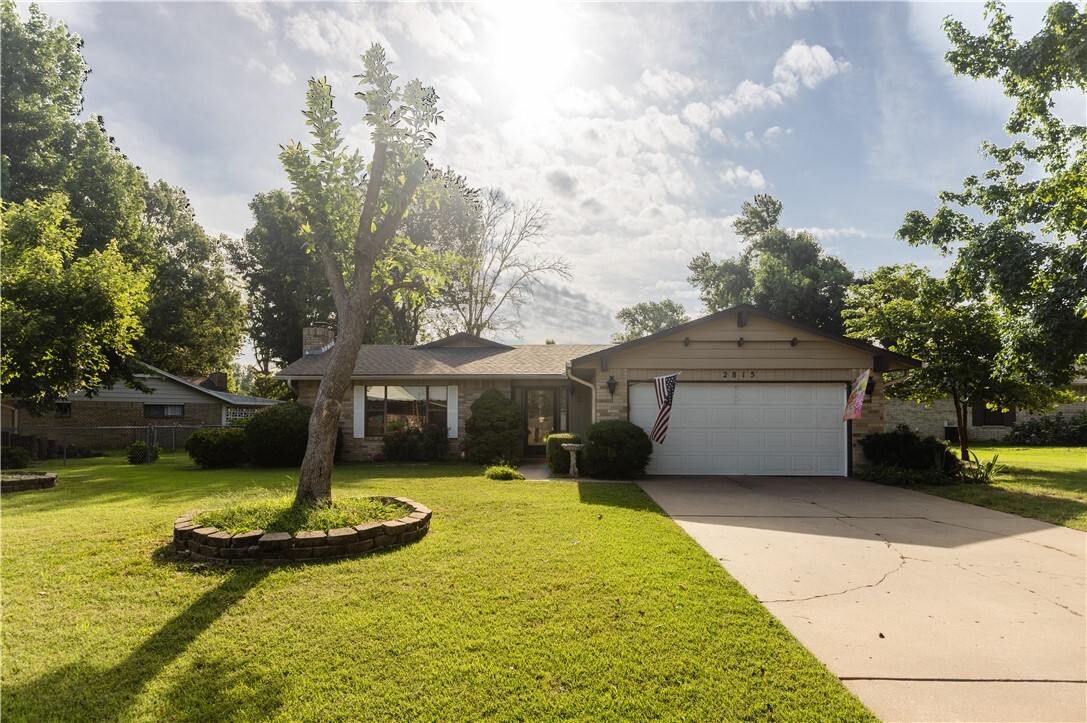 Property Photo: 2815 W Highland Drive AR 72756