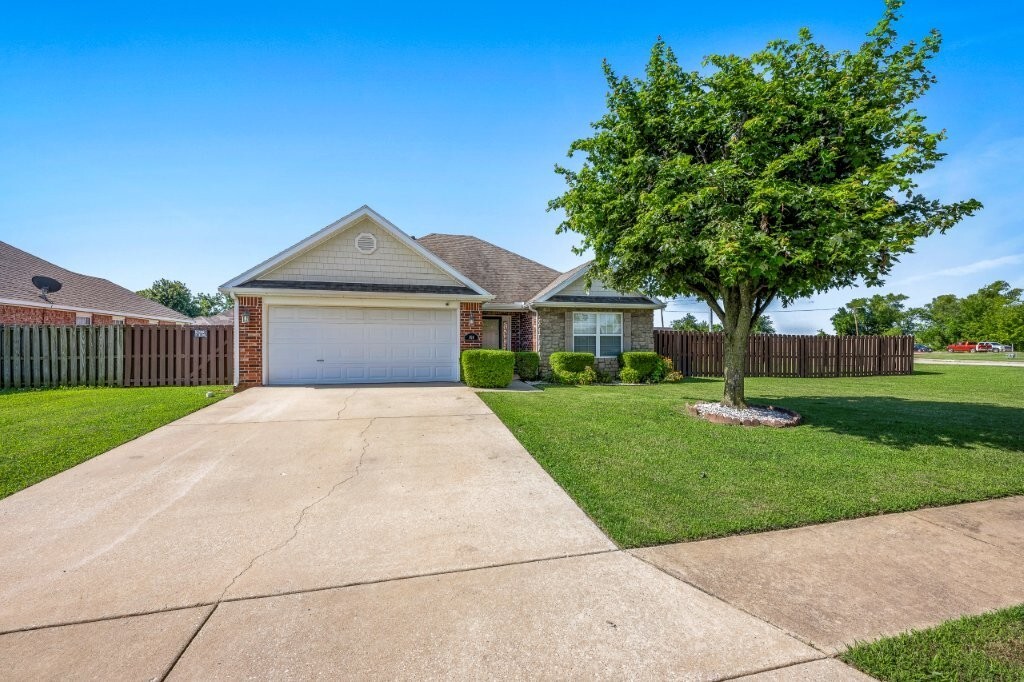 100 E Southpointe Avenue  Rogers AR 72758 photo