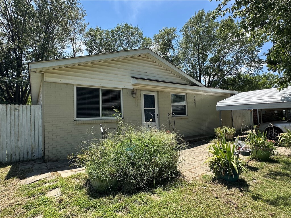 Property Photo: 920 W Granite Street AR 72761