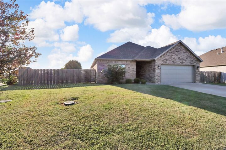 Property Photo: 1001 E Ridge View Drive AR 72761