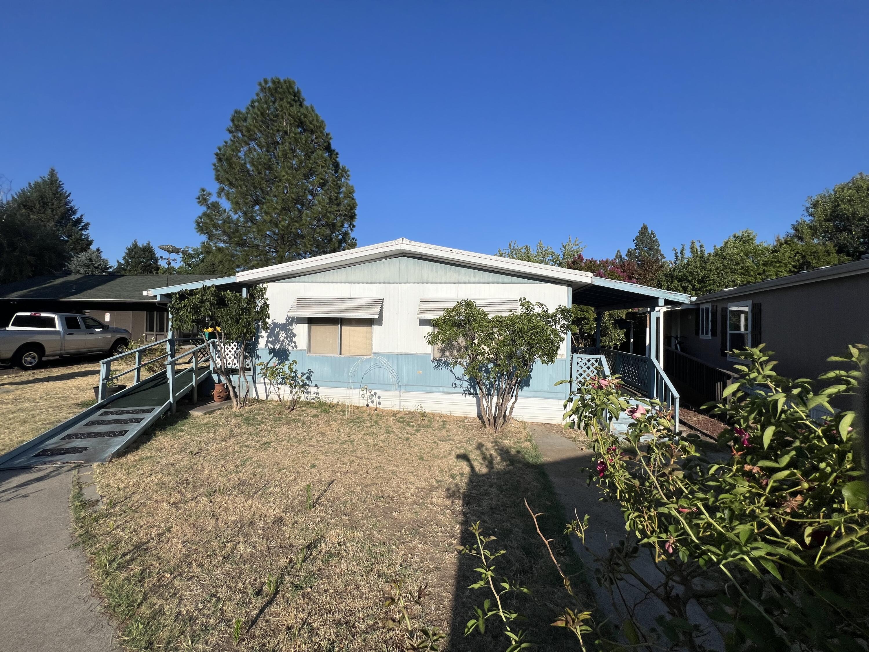 Property Photo: 601 Woodlawn Circle M204572 OR 97526