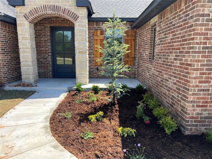 Property Photo:  8241 Buffalo Ridge  OK 73007 