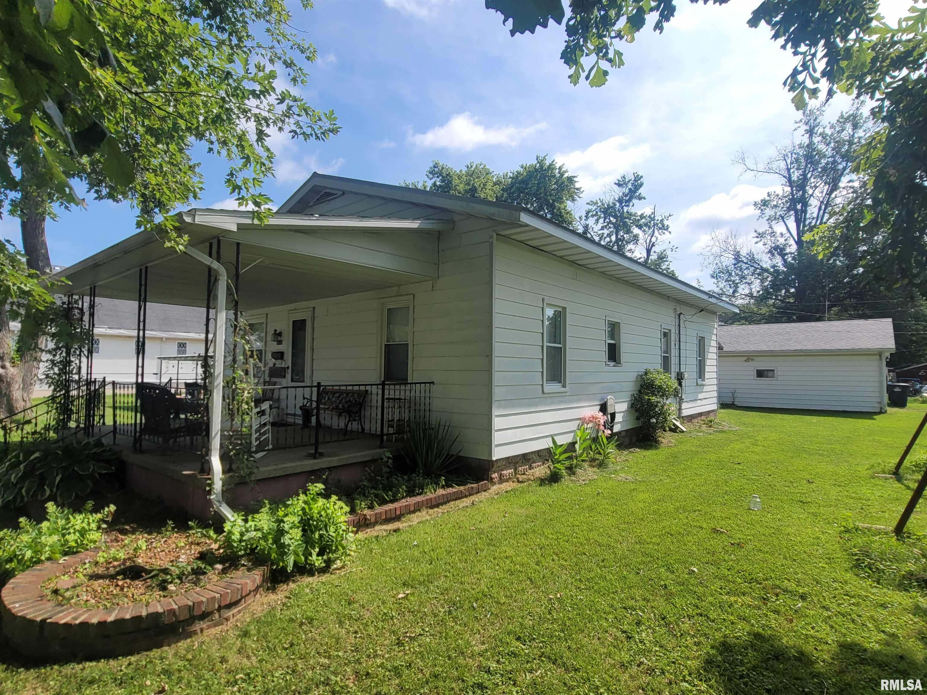 1220 S Jefferson Street  Salem IL 62881 photo