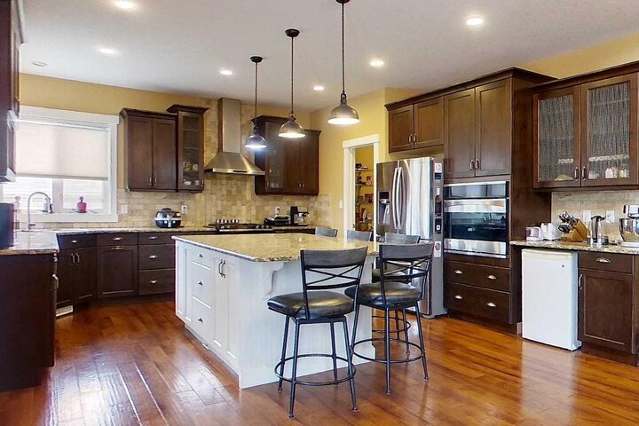 Property Photo:  10 Parkdale Way SE  AB T0G 2A3 