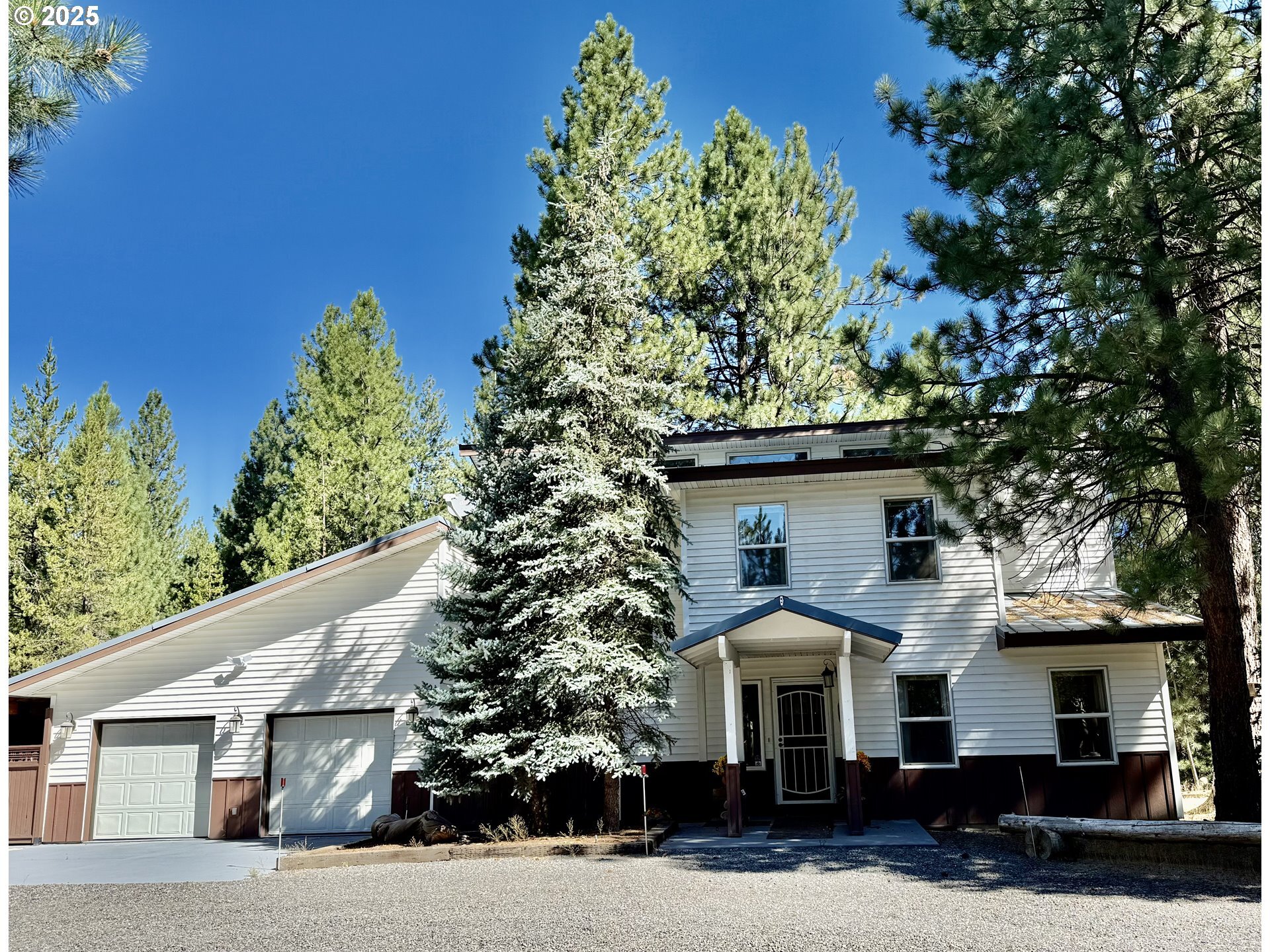 Property Photo: 15730 Jackpine Rd OR 97739