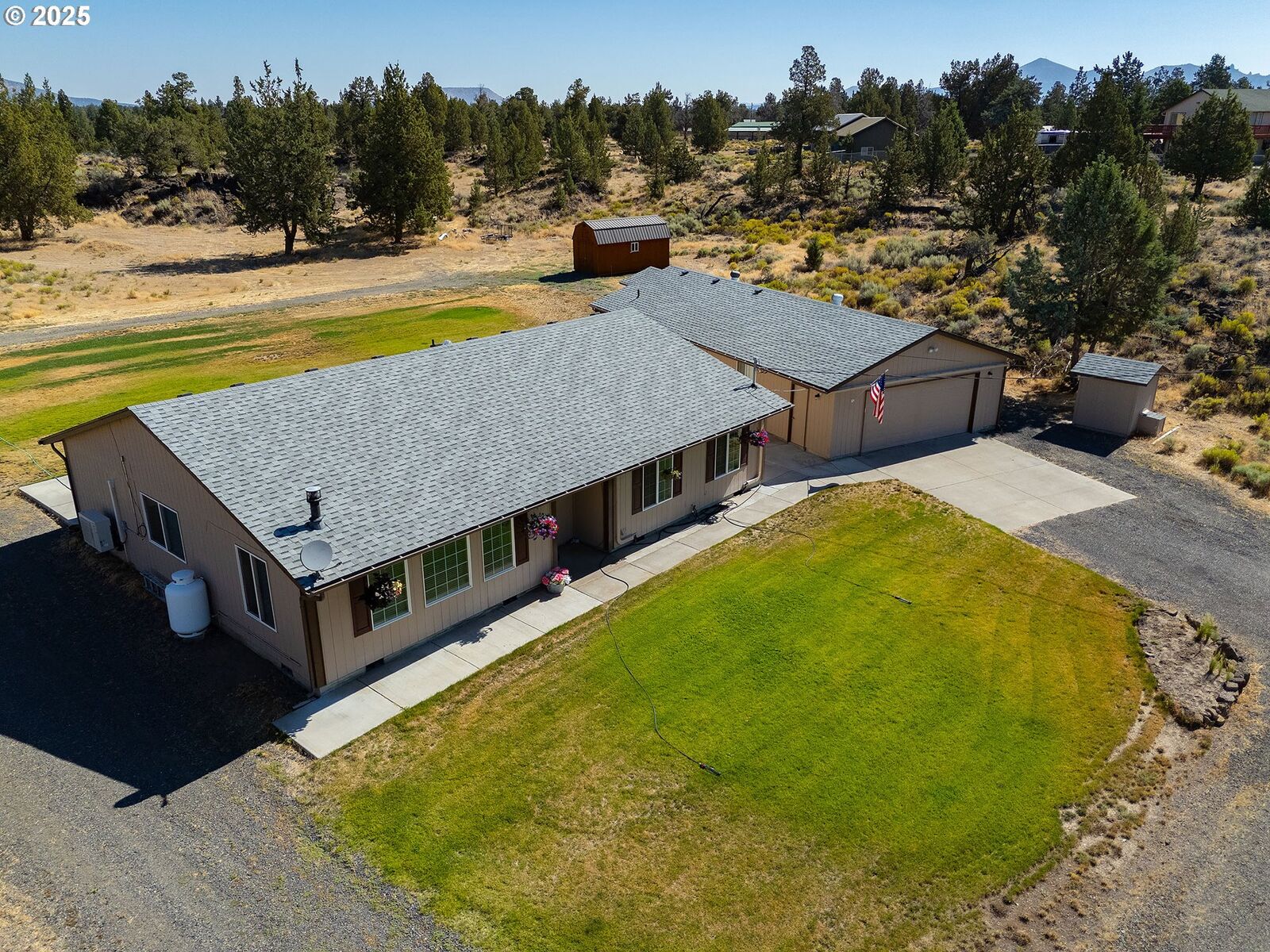 Property Photo: 6940 SW Badger Rd OR 97760
