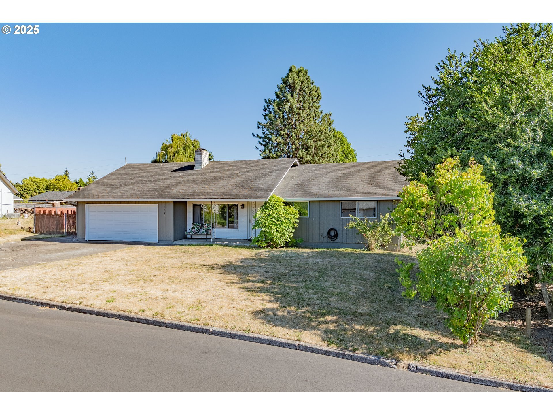 Property Photo: 1705 NW Terrace St WA 98685