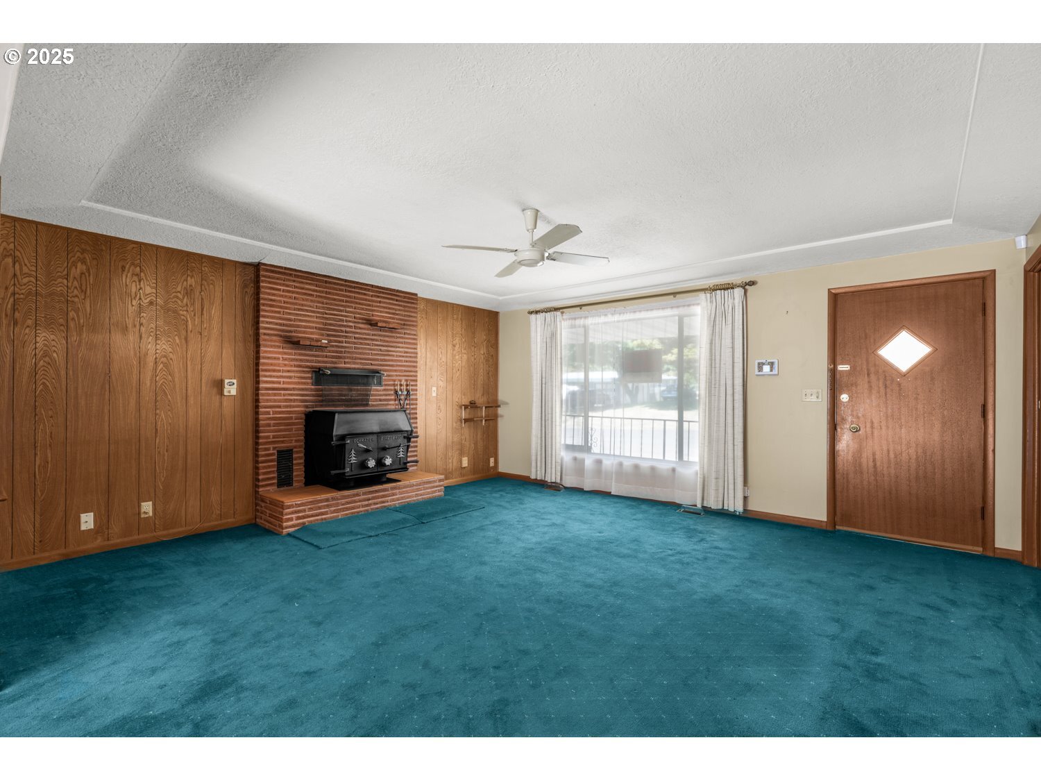 Property Photo:  1852 SE Rosebrier Ct  OR 97267 