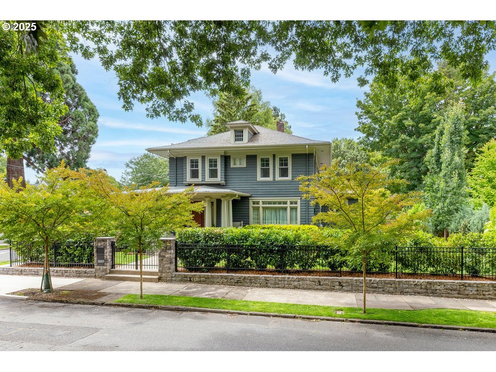 Property Photo: 3103 NE 15th Ave OR 97212