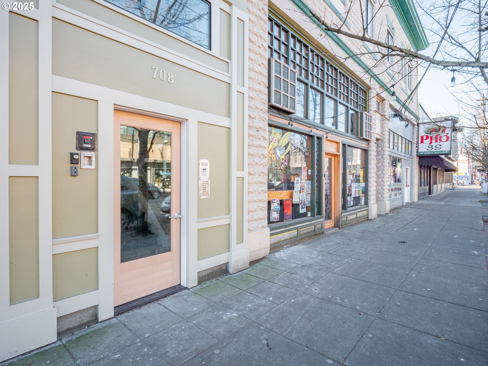 Property Photo: 708 N Killingsworth St 12 OR 97217