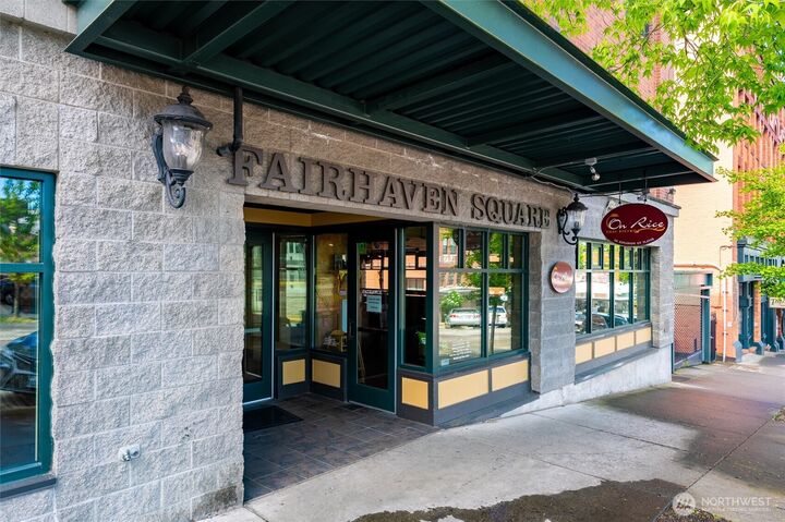 Property Photo: 1224 Harris Avenue 207 WA 98225