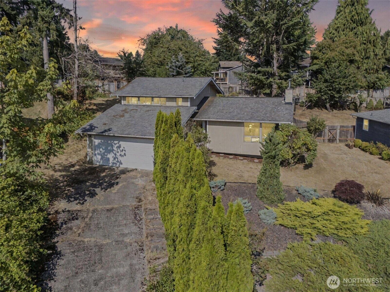 Property Photo:  21043  120th Place SE  WA 98031 