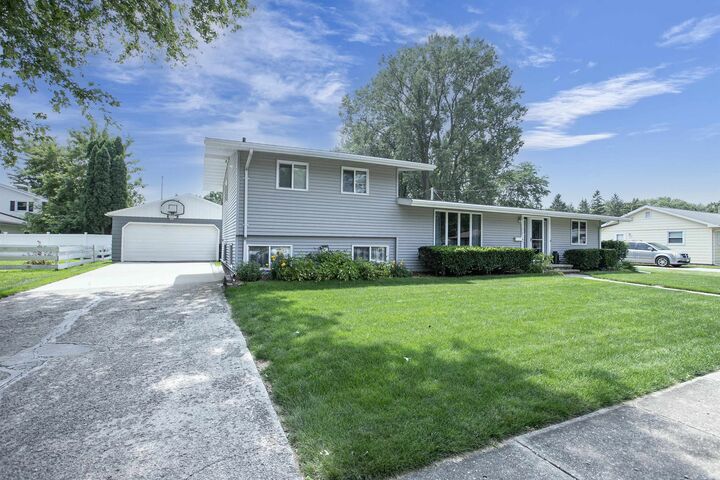 Property Photo: 1707 E Melrose Avenue WI 54911-3318