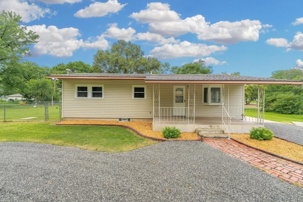 Property Photo: 605 E Ninth KS 67058