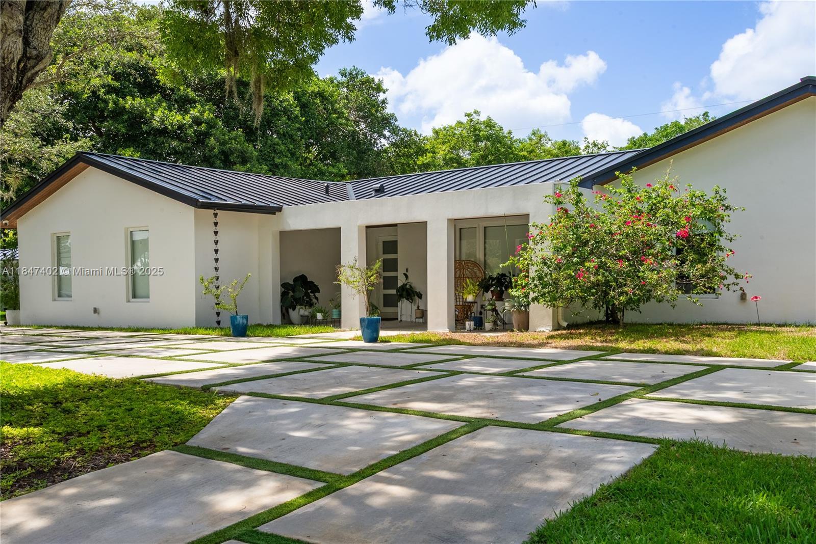 Property Photo: 7705 SW 171st Ter FL 33157