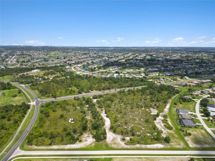 Property Photo: 141 Rotonda Blvd N FL 33947