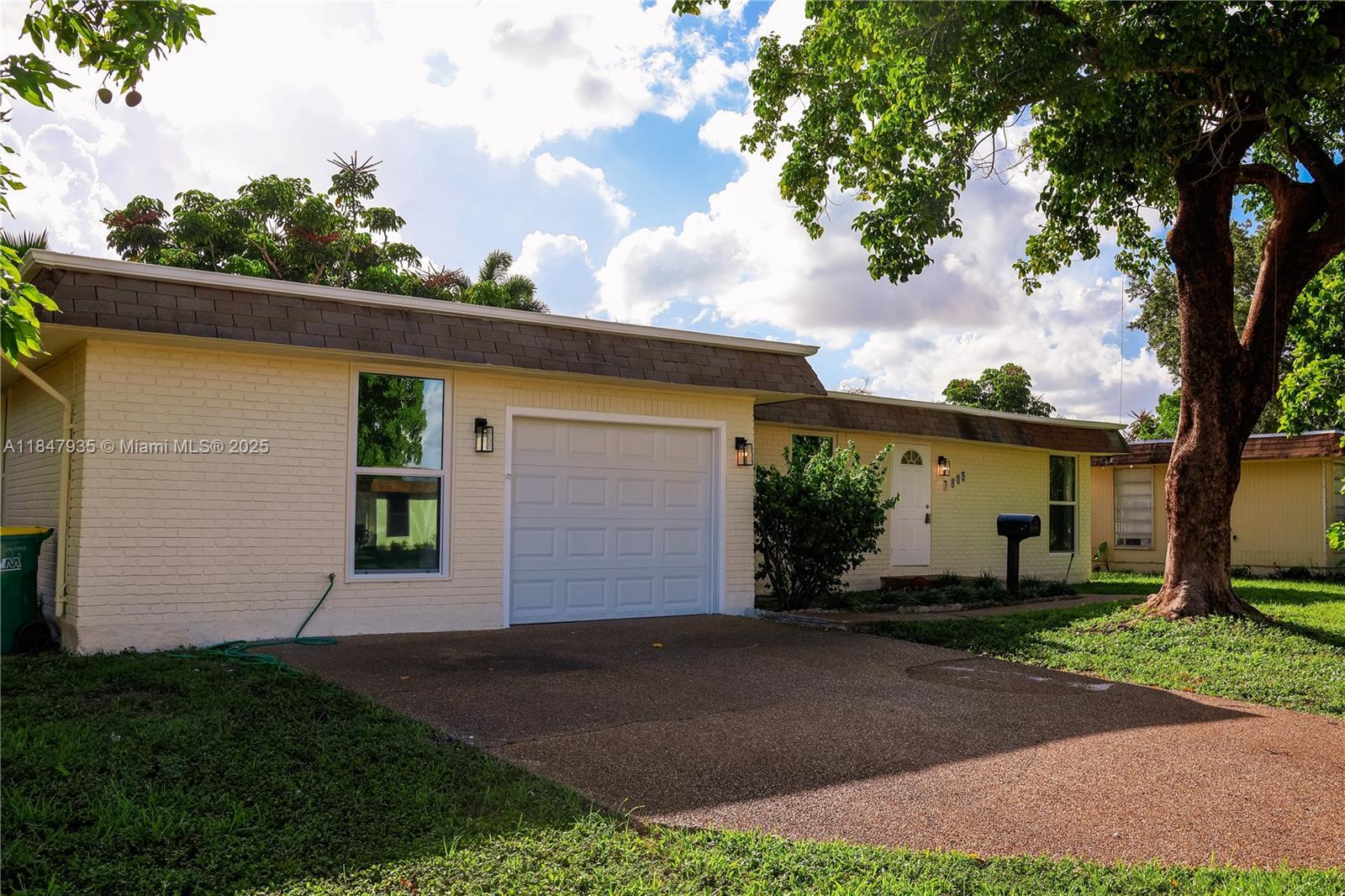 Property Photo:  7805 NW 67th Ave 7805  FL 33321 
