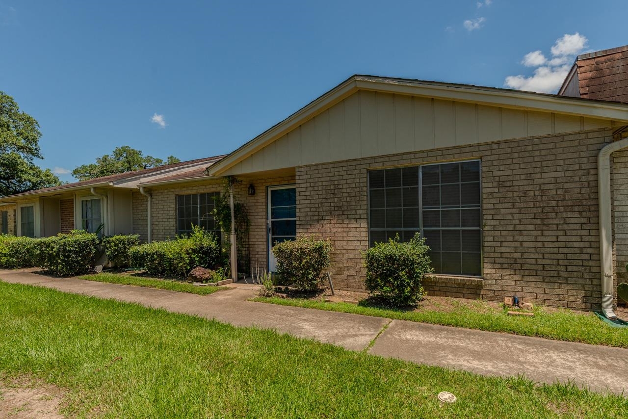 Property Photo: 349 Pinchback Rd. TX 77707