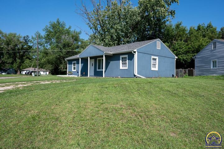 Property Photo: 3439 SW Kirklawn Ave KS 66611