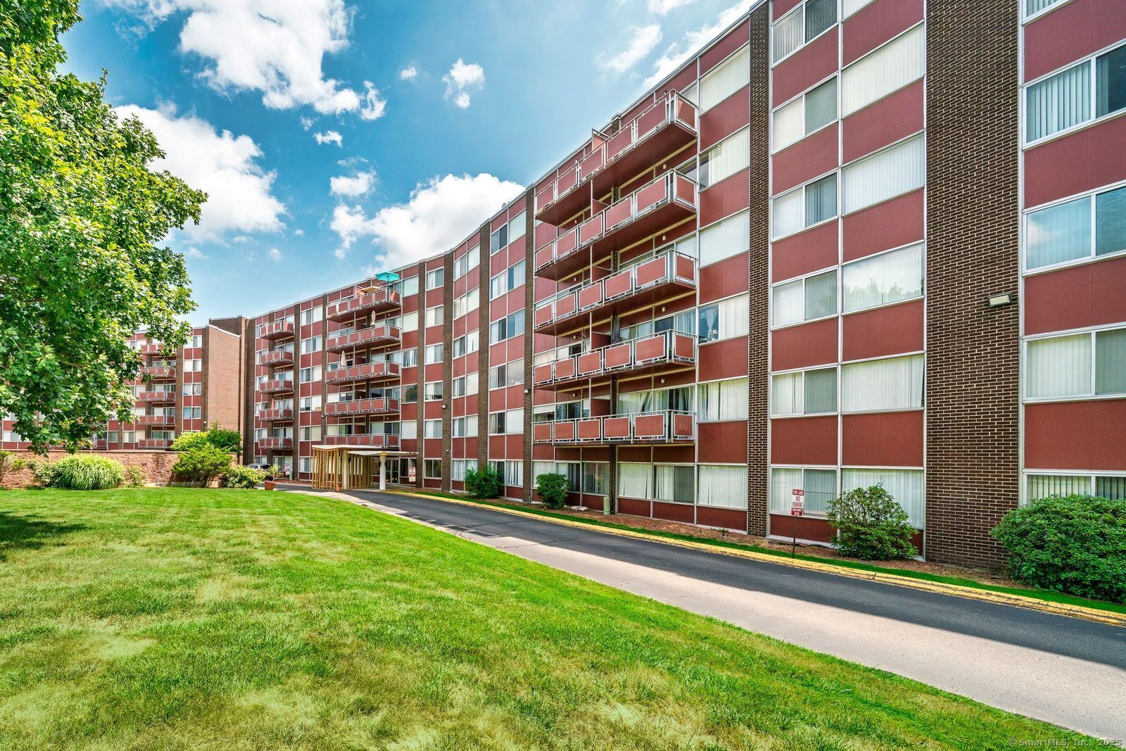 Property Photo:  1320 Berlin Turnpike 617  CT 06109 