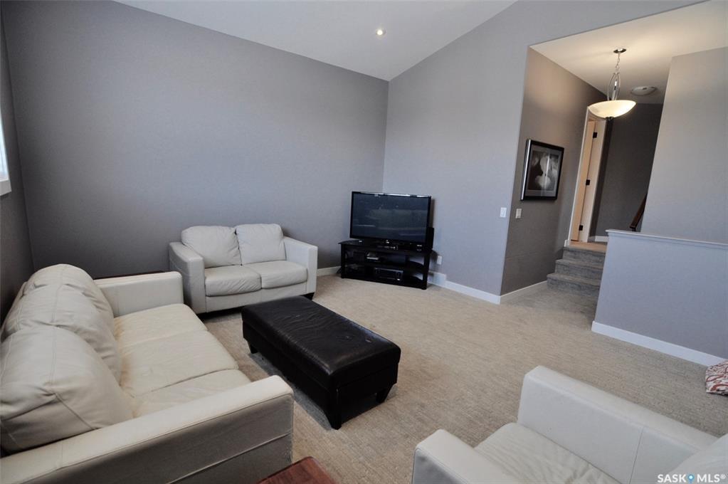 Property Photo: 467 Veltkamp Crescent SK S7T 0S1