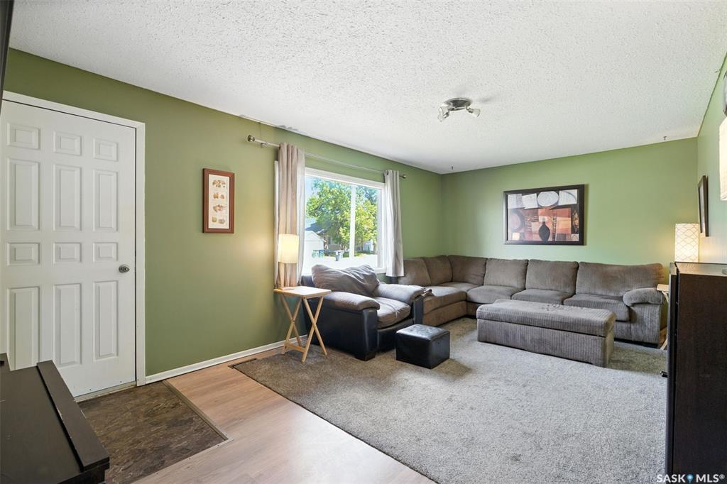 Property Photo:  125 2nd Avenue  SK S0K 3A0 