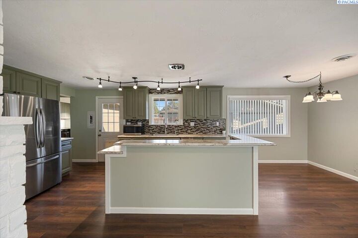 3925 W Metaline Ave  Kennewick WA 99336 photo