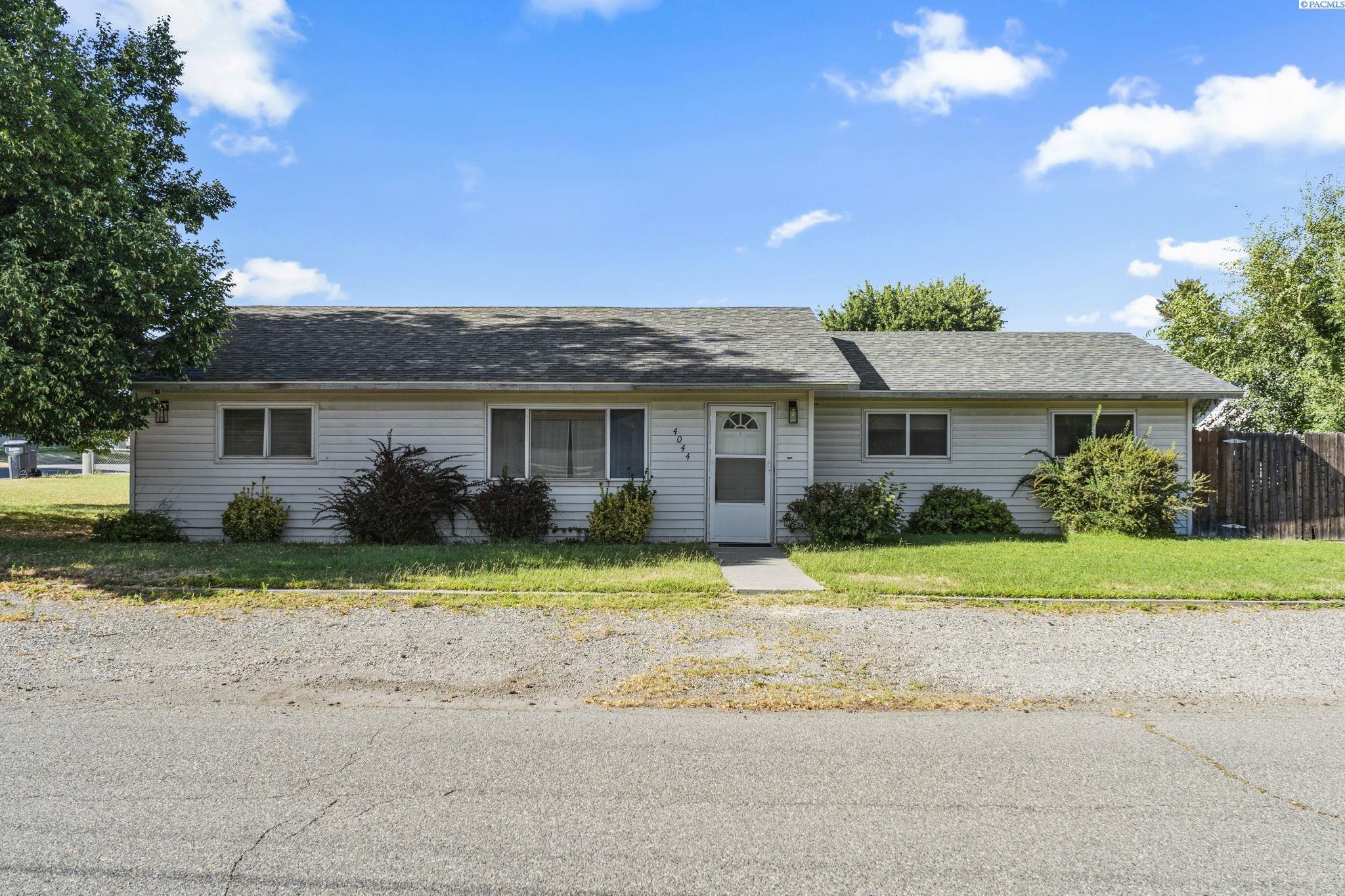 Property Photo:  4044 Grant St  WA 99353 