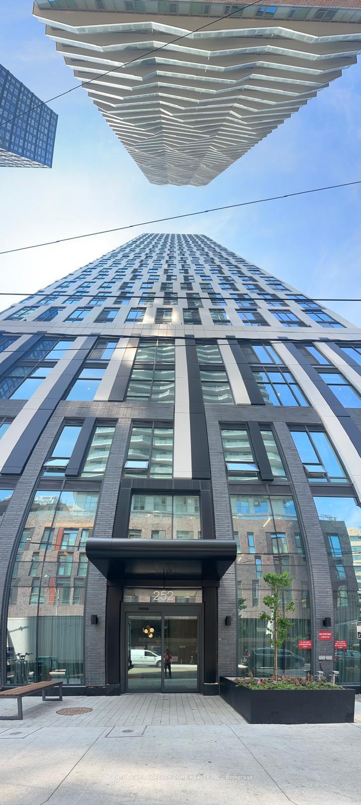 Photo de la propriété:  252 Church Street 3910  ON M5B 0E6 