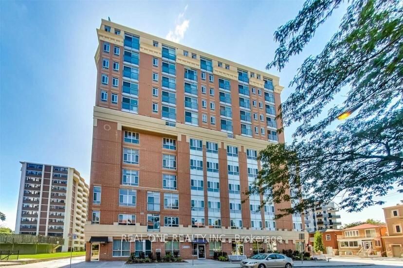 Property Photo: 15 Maplewood Avenue 302 ON M6C 4B4